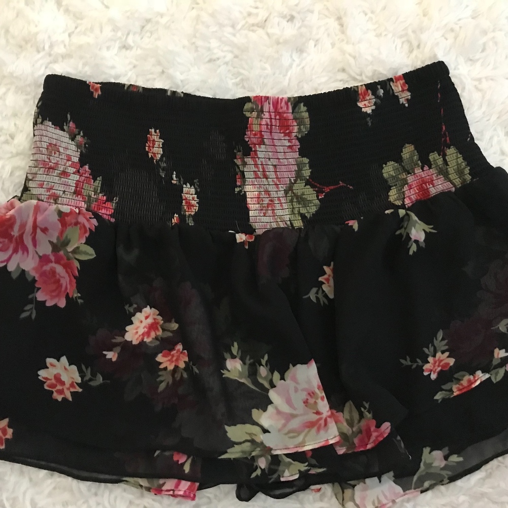 EXPRESS Floral Skort